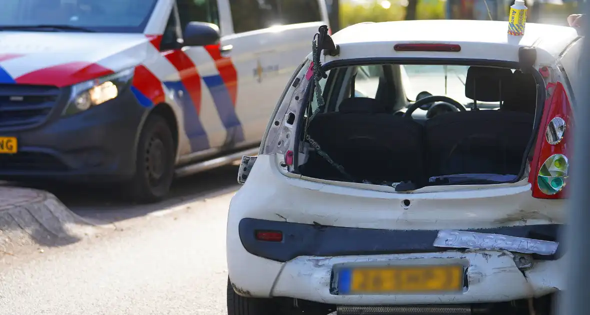 Drie auto's beschadigd bij kop-staartbotsing in Assen - Foto 2