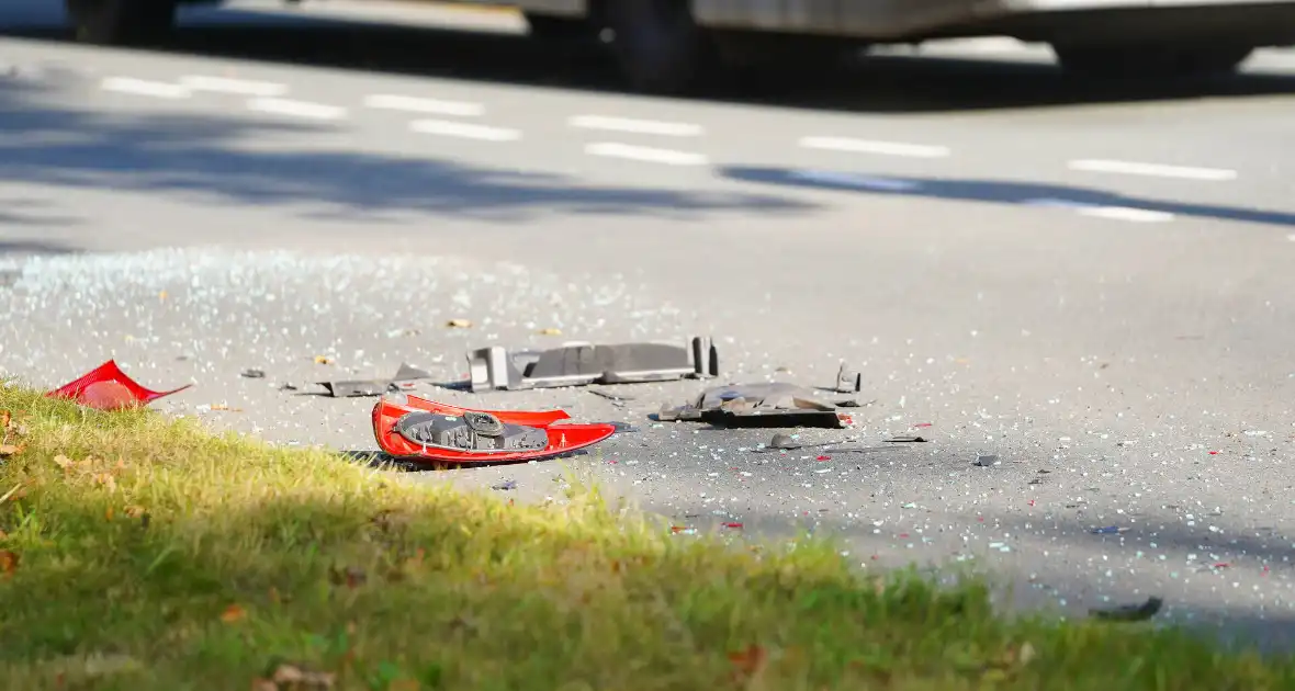 Drie auto's beschadigd bij kop-staartbotsing in Assen - Foto 3