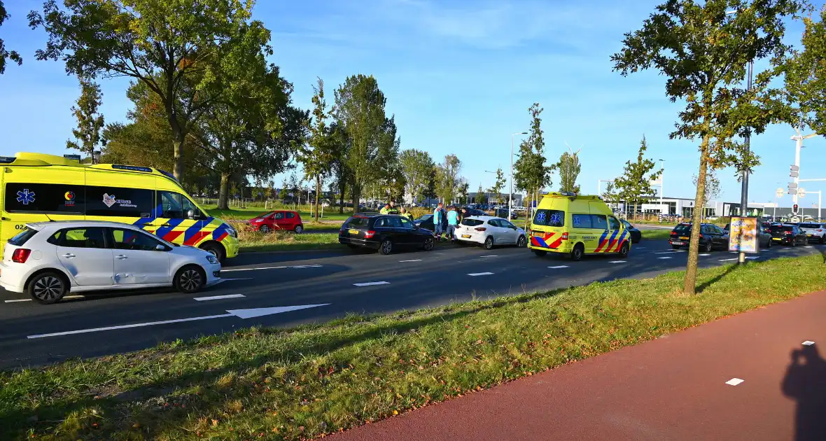 Drie voertuigen beschadigd bij kettingbotsing - Foto 1