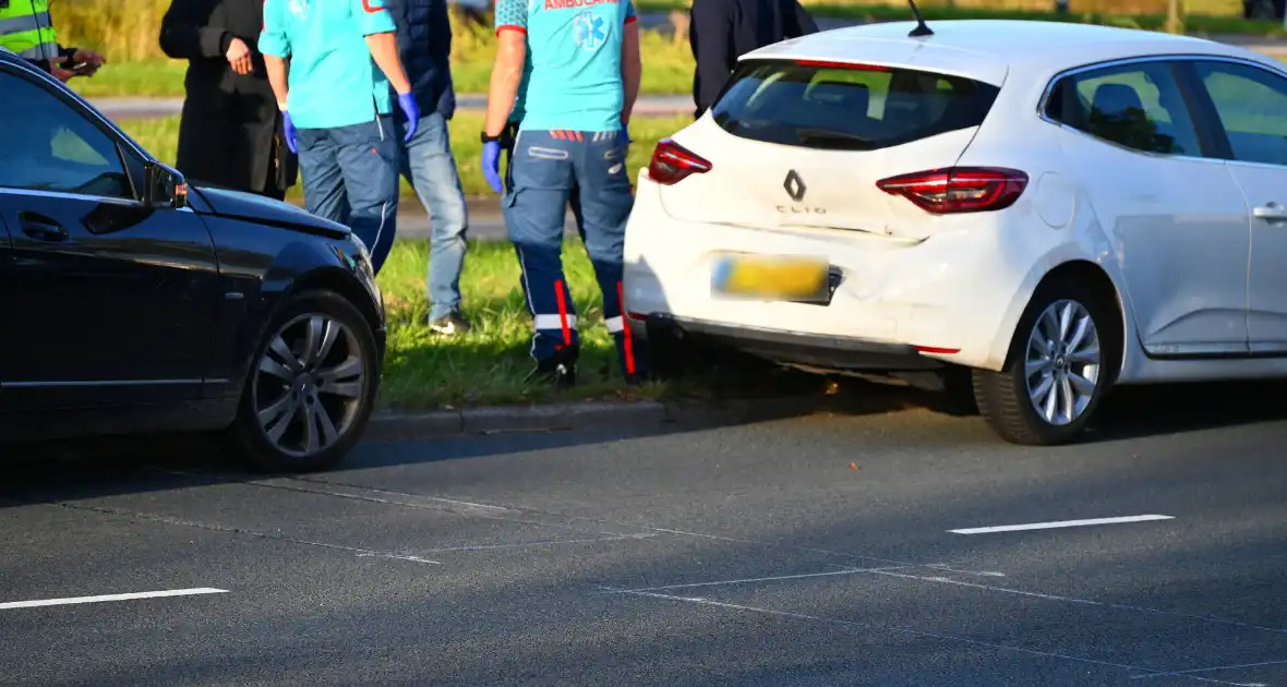 Drie voertuigen beschadigd bij kettingbotsing - Foto 2