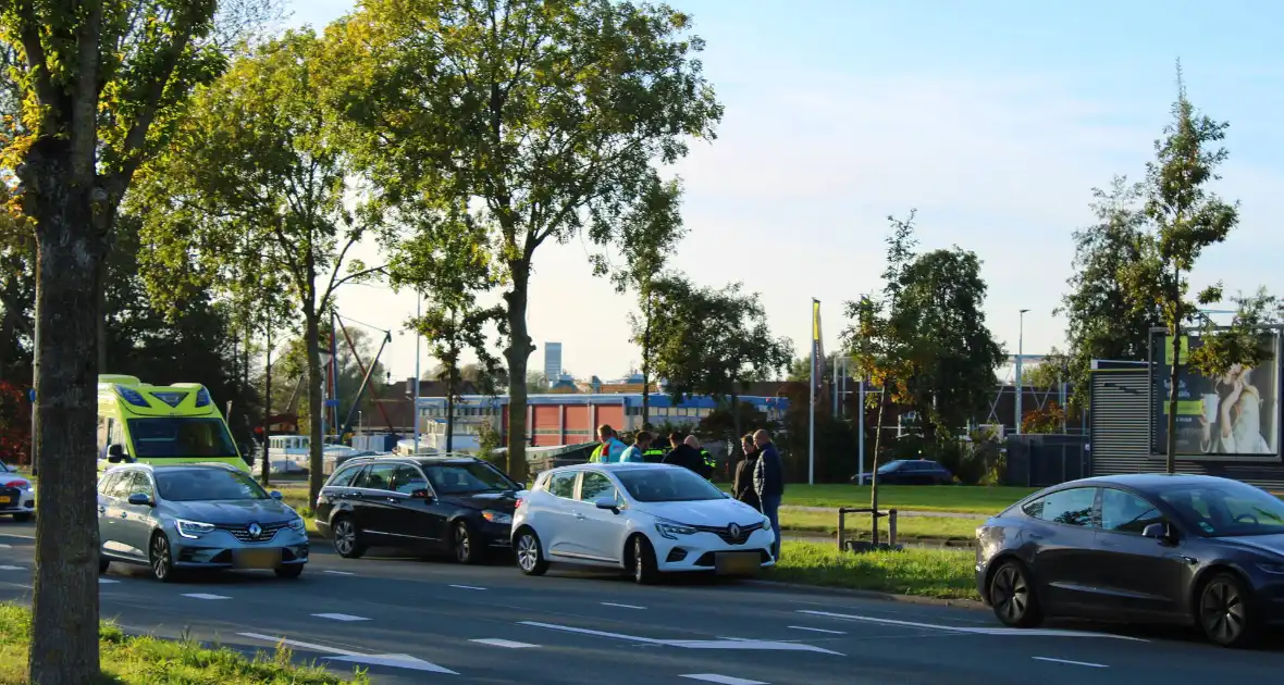 Drie voertuigen beschadigd bij kettingbotsing - Foto 3