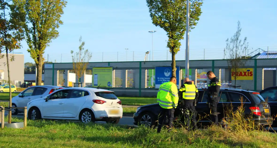 Drie voertuigen beschadigd bij kettingbotsing - Foto 7