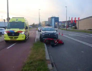 Brommerrijder geschept door afslaande automobilist