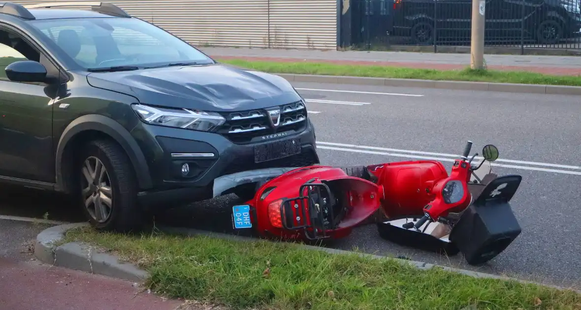 Brommerrijder geschept door afslaande automobilist - Foto 6