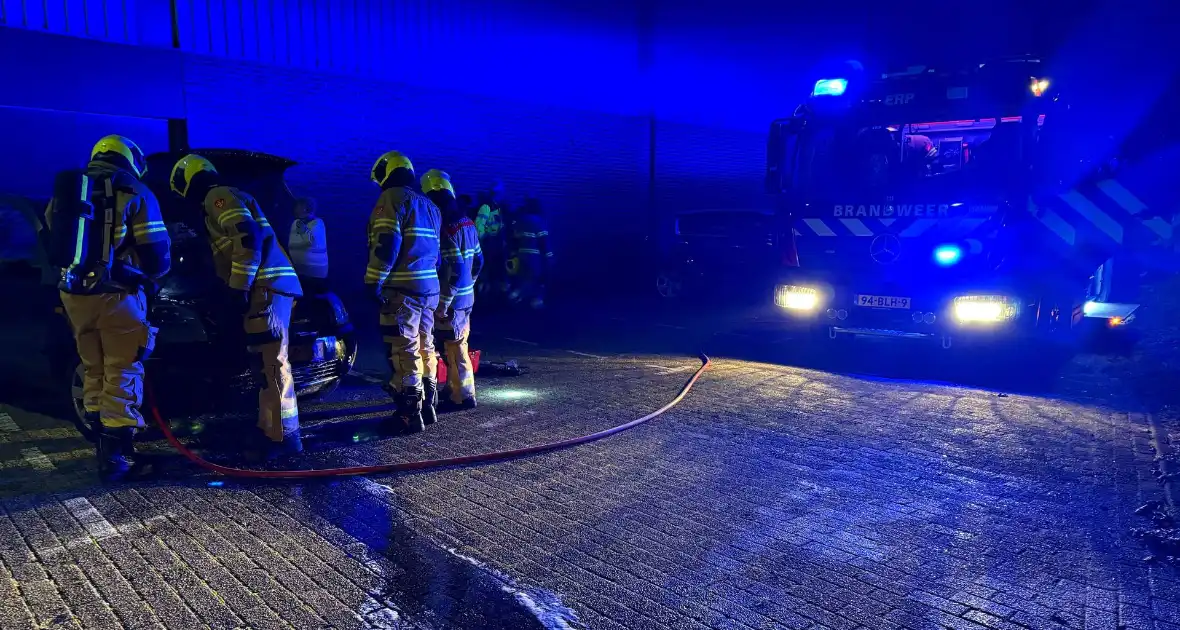 Brandweer grijpt in bij beginnende autobrand - Foto 1