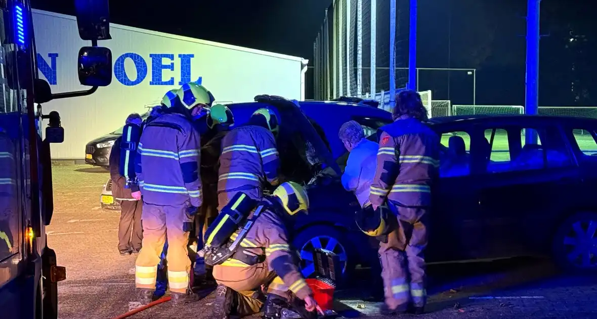 Brandweer grijpt in bij beginnende autobrand - Foto 2