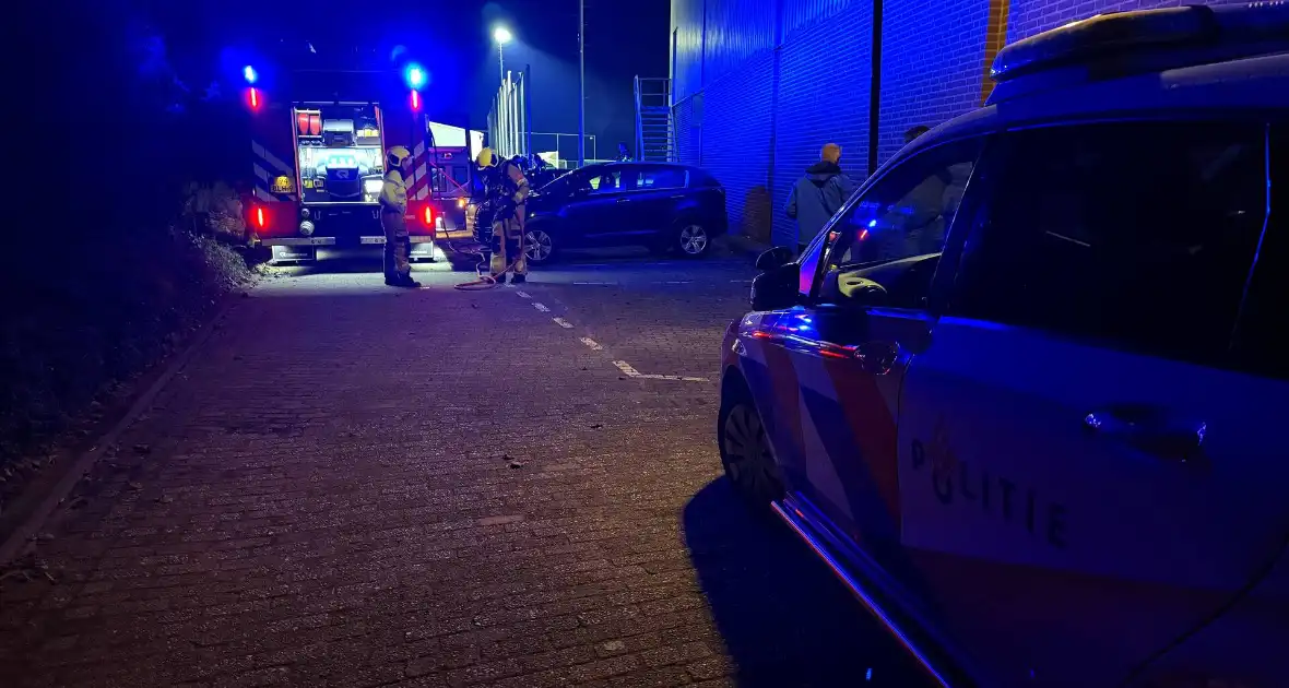 Brandweer grijpt in bij beginnende autobrand - Foto 4