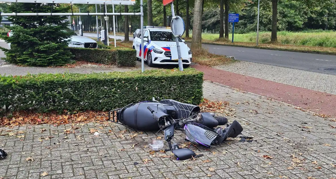 Scooter loopt flinke schade op bij ongeval