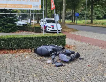 Scooter loopt flinke schade op bij ongeval