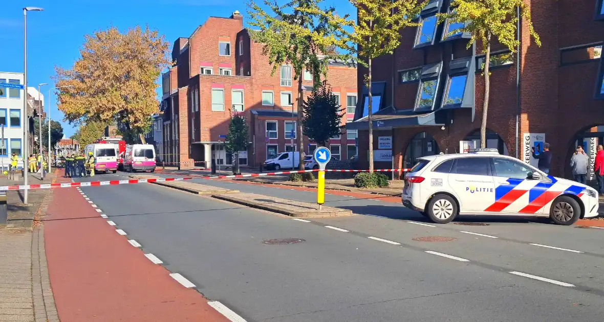 Brandweer doet onderzoek naar gaslucht, straat afgezet - Foto 2