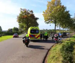 Twee fietsers klappen op elkaar