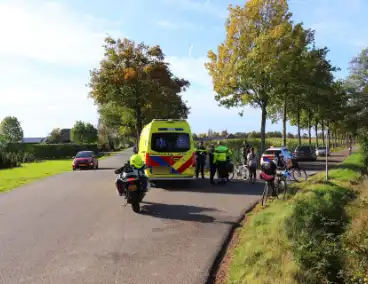 Twee fietsers klappen op elkaar