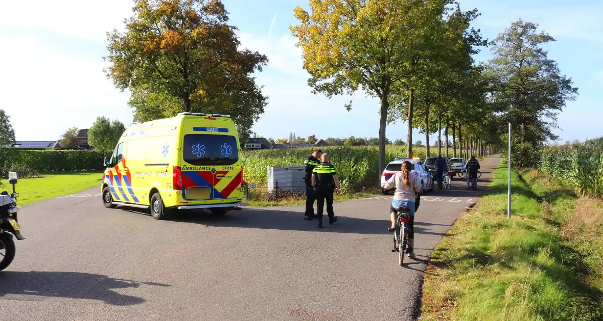 Twee fietsers klappen op elkaar - Foto 4