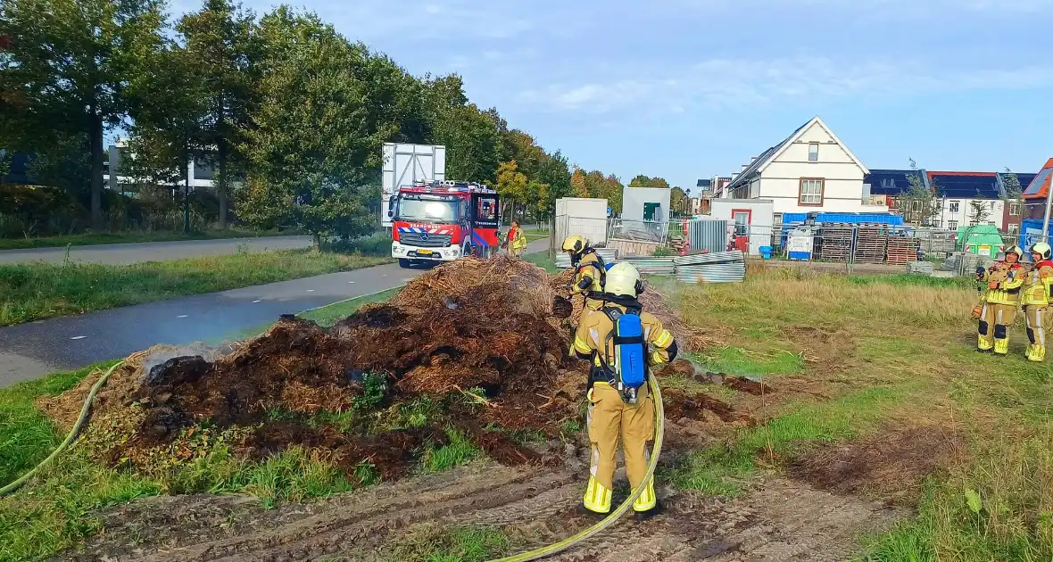 Fikse rookontwikkeling bij brand in maaiafval