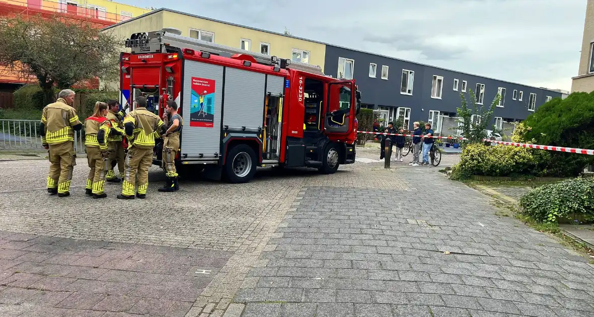 Brandweer blust brandende bank - Foto 3