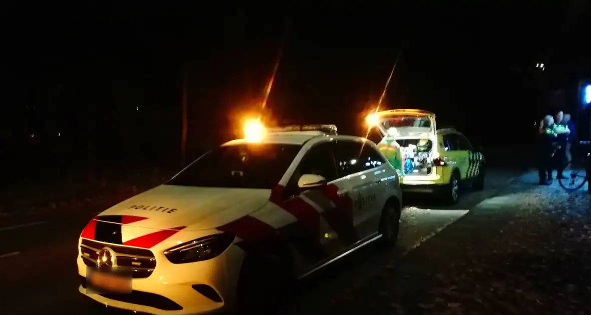 Wielrenner en auto komen met elkaar in botsing - Foto 2