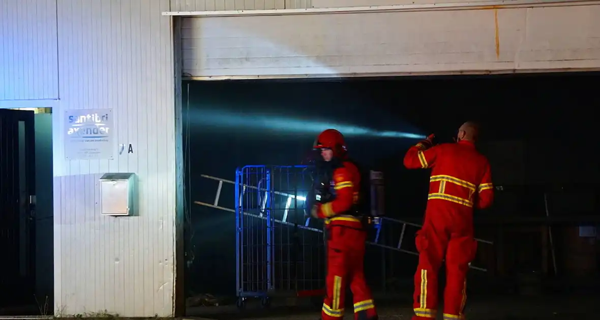 Brand in een gebouw bij een fabriek