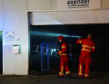 Brand in een gebouw bij een fabriek