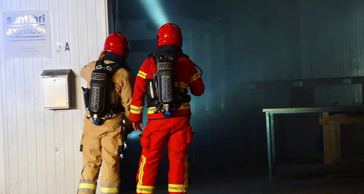 Brand in een gebouw bij een fabriek - Foto 3