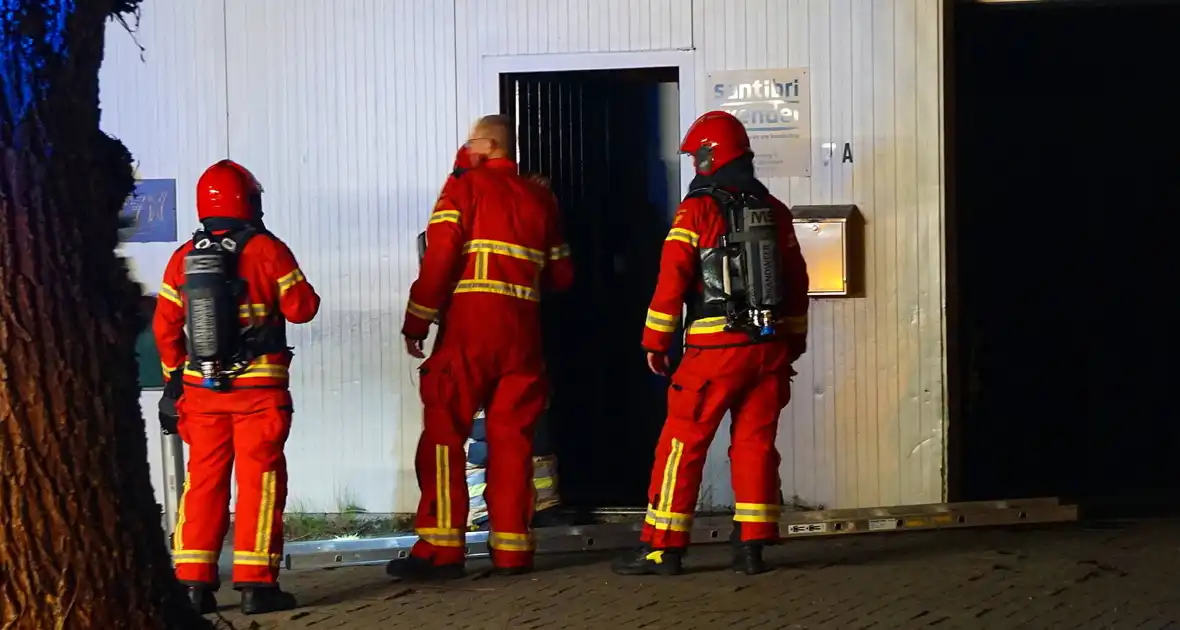 Brand in een gebouw bij een fabriek - Foto 4