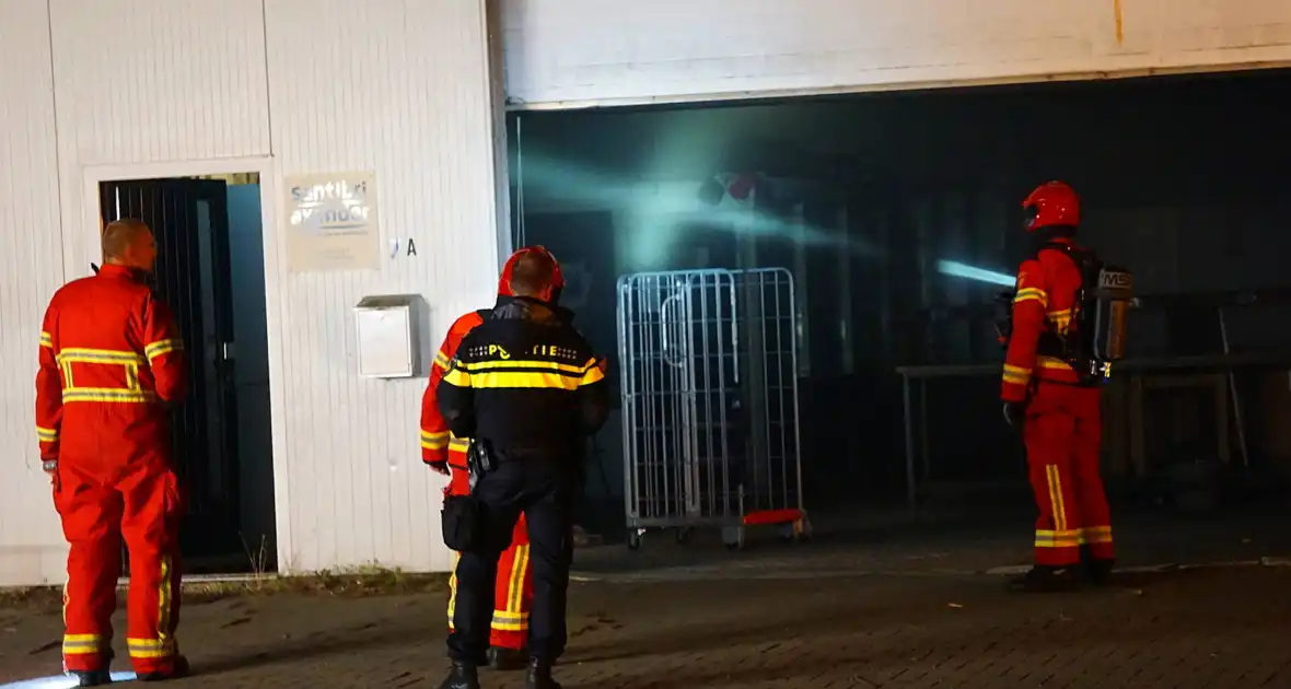 Brand in een gebouw bij een fabriek - Foto 7