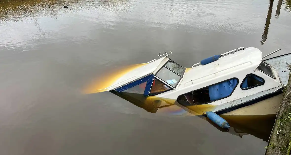 Man verdwijnt na motorpech, boot zinkt gedeeltelijk - Foto 5