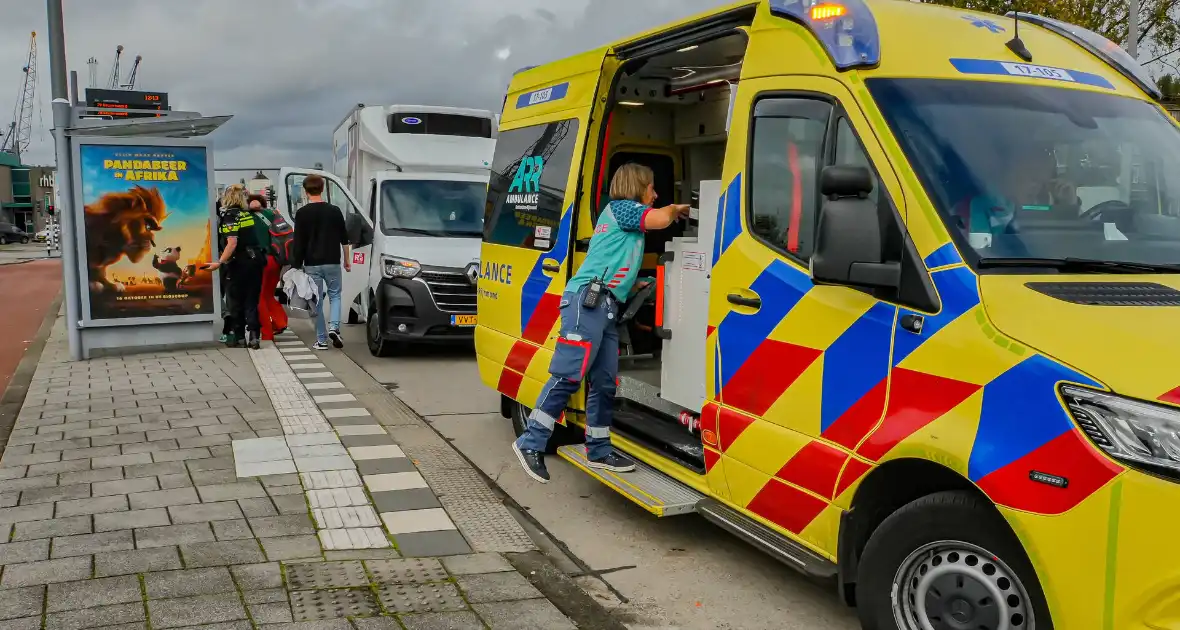 Scooterrijder gewond na ongeval met bakwagen - Foto 3