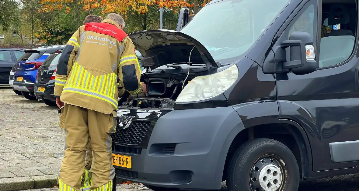 Brand in bestelbus snel onder controle door alertheid bestuurder