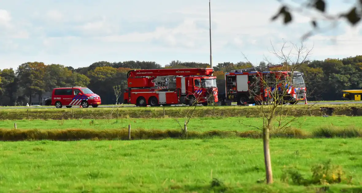 Auto belandt ondersteboven in droge sloot - Foto 1