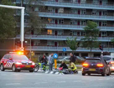 Brandweerlieden schieten te hulp na ongeval naast kazerne