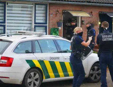 Douane vindt tijdens inval grote hoeveelheden tabak en sigaretten