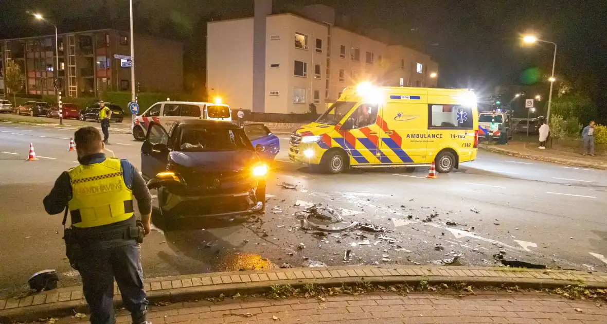 Enorme ravage bij ongeval op kruising - Foto 10