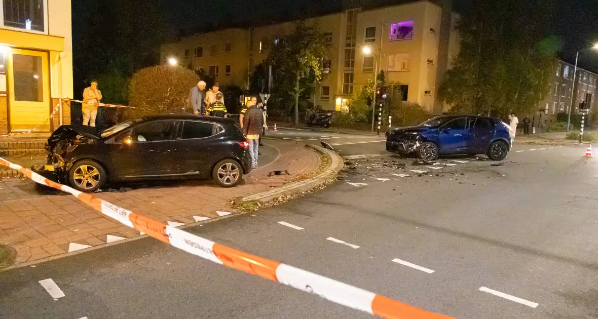 Enorme ravage bij ongeval op kruising - Foto 12