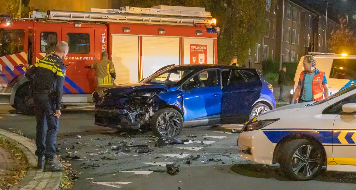 Enorme ravage bij ongeval op kruising - Foto 2