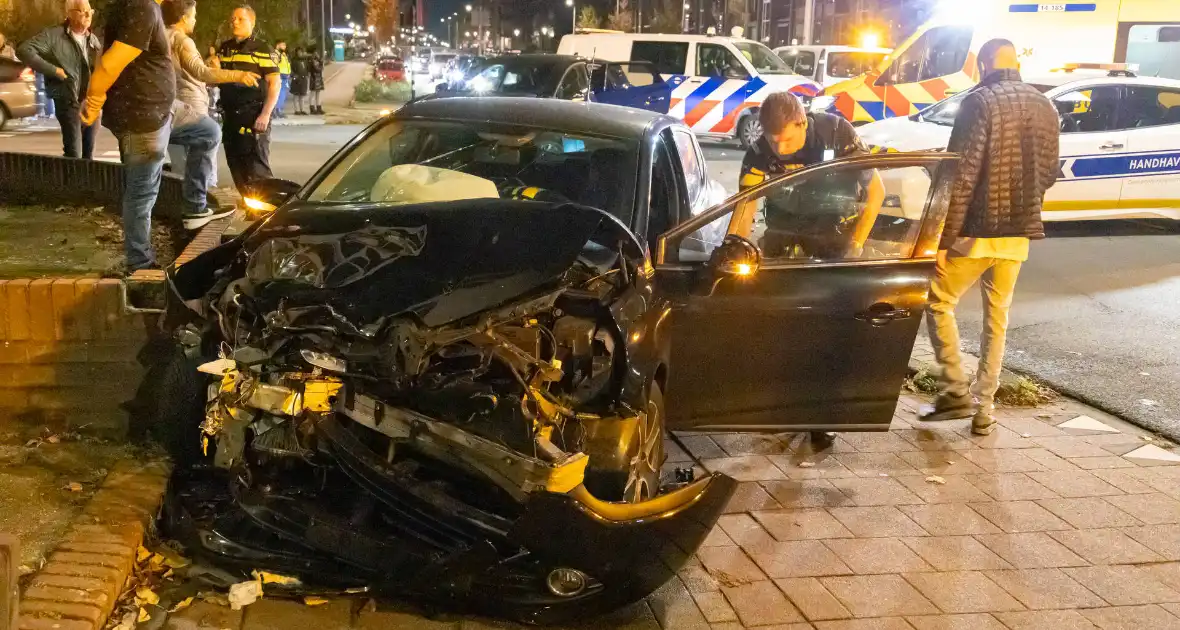 Enorme ravage bij ongeval op kruising - Foto 5