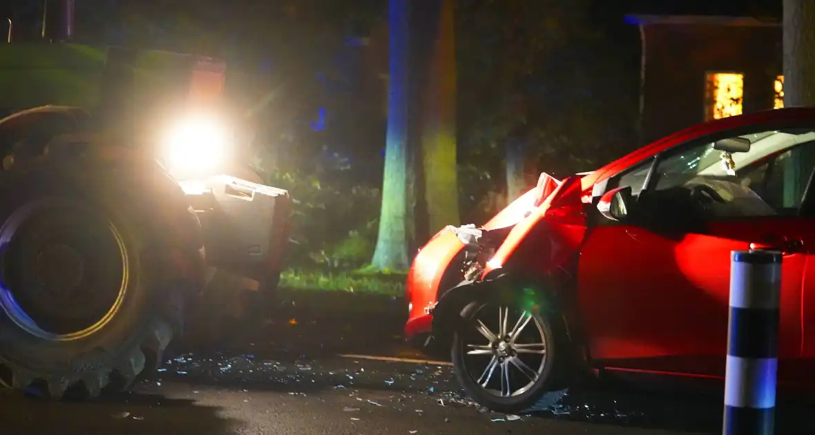 Gewonde bij botsing tussen auto en trekker in Langelo - Foto 2