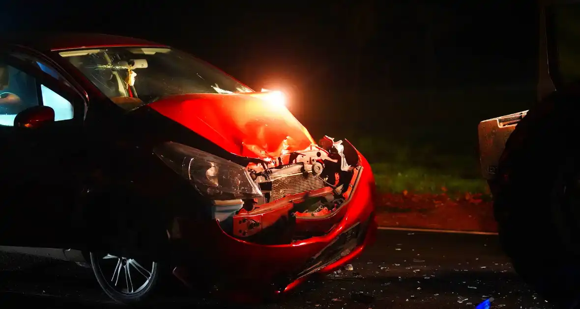 Gewonde bij botsing tussen auto en trekker in Langelo - Foto 3