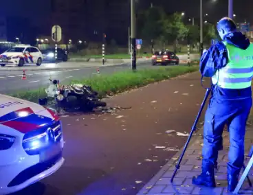 Twee scooterrijders zwaargewond bij aanrijding