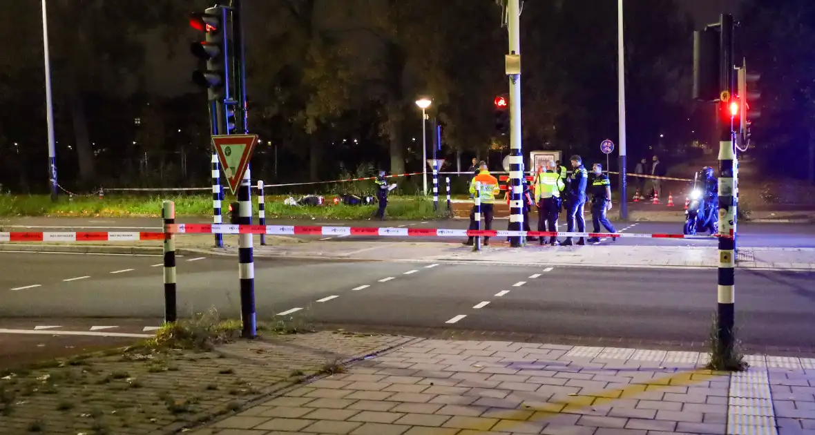 Twee scooterrijders zwaargewond bij aanrijding - Foto 2