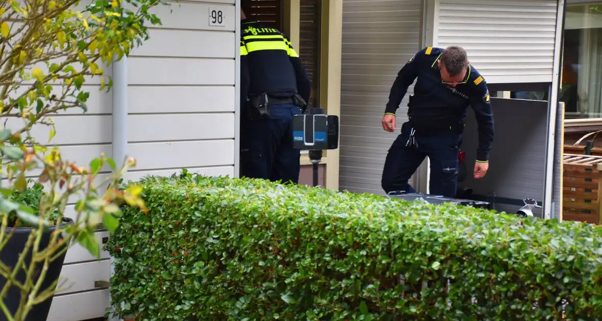 Politie doet onderzoek naar de toedracht van explosie in woning - Foto 2