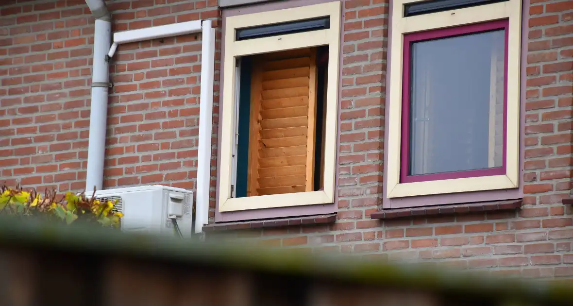 Politie doet onderzoek naar de toedracht van explosie in woning - Foto 6