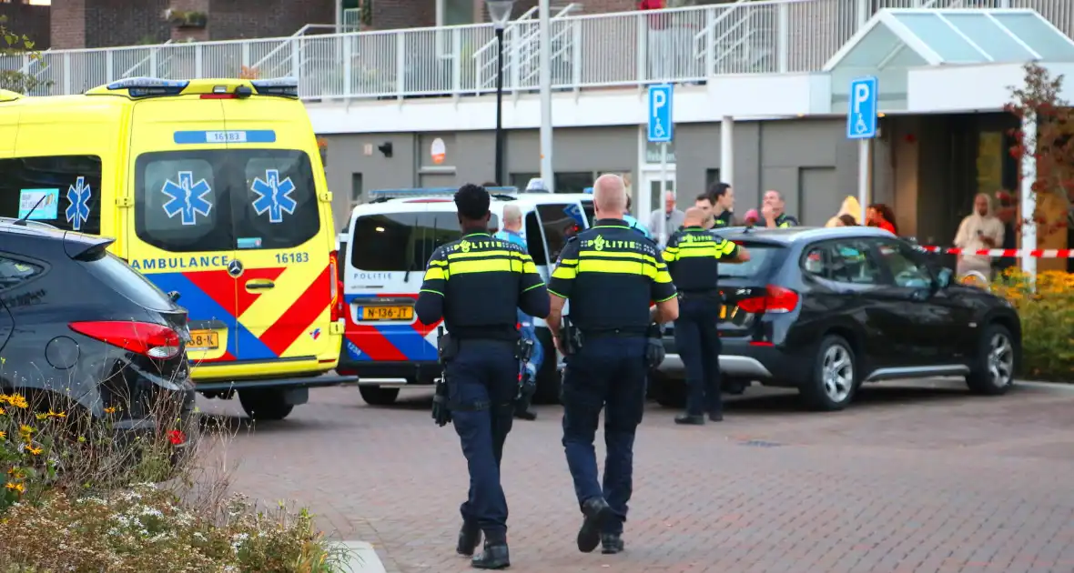 Man aangehouden na melding van bedreiging met vuurwapen - Foto 2