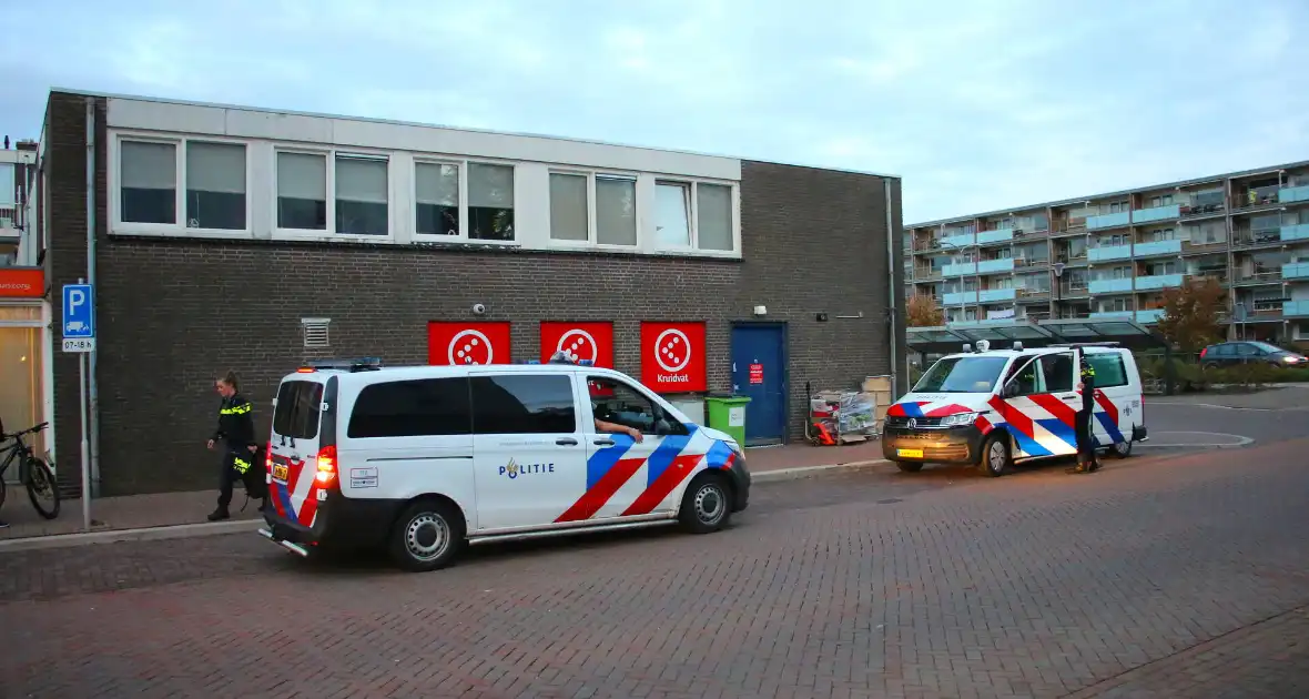 Man aangehouden na melding van bedreiging met vuurwapen - Foto 9