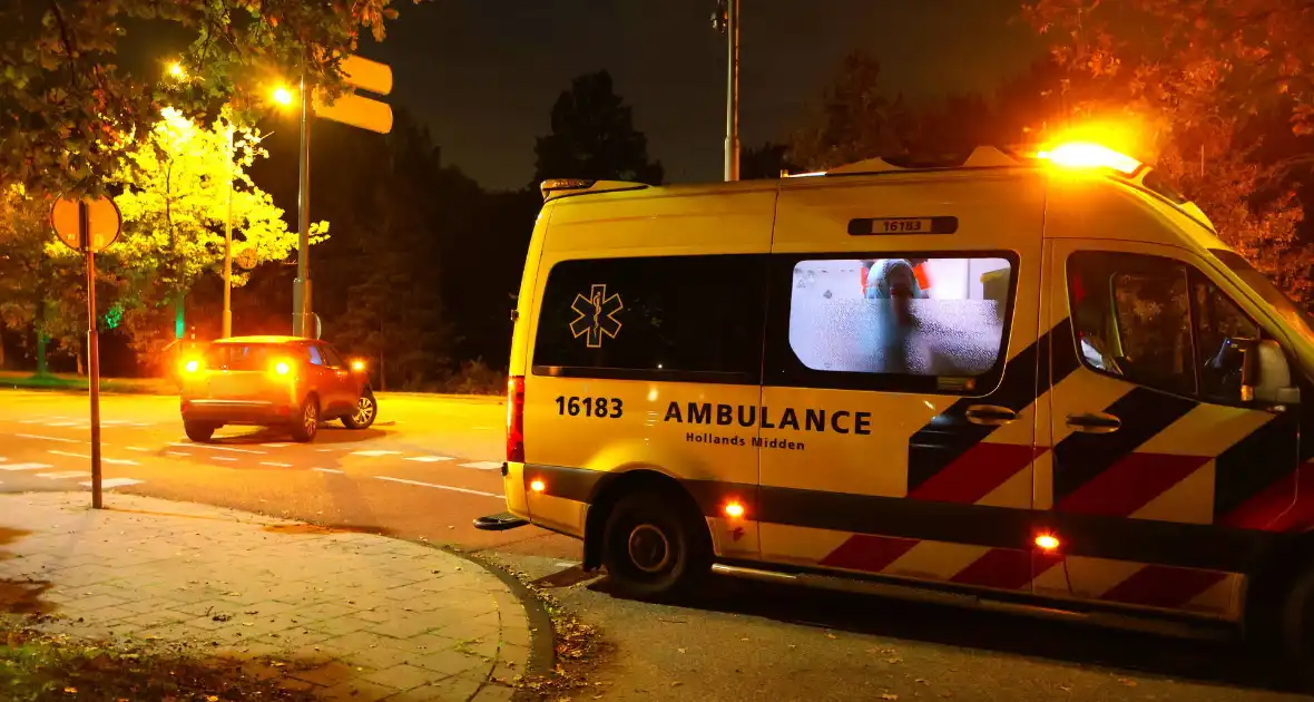 Automobilist knalt tegen verkeerspaal - Foto 10