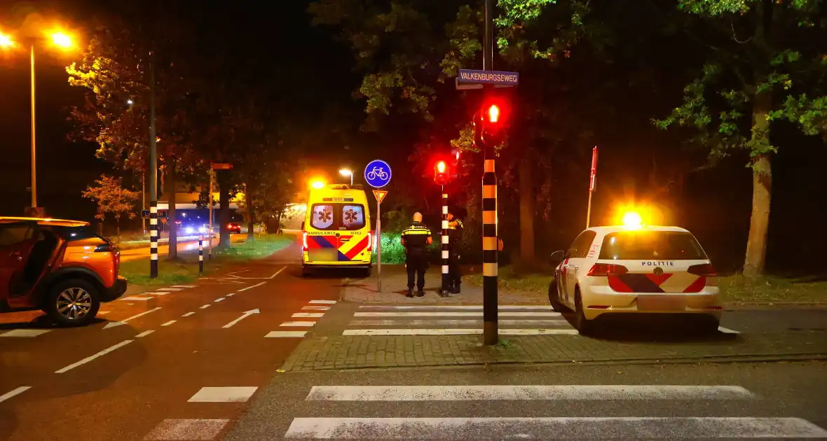 Automobilist knalt tegen verkeerspaal - Foto 12