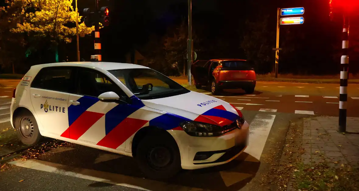 Automobilist knalt tegen verkeerspaal - Foto 6