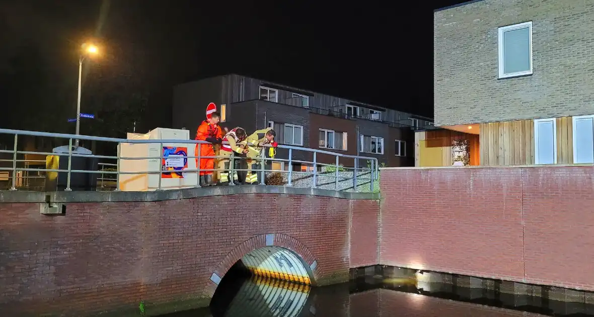 Brandweer redt kat uit water - Foto 2