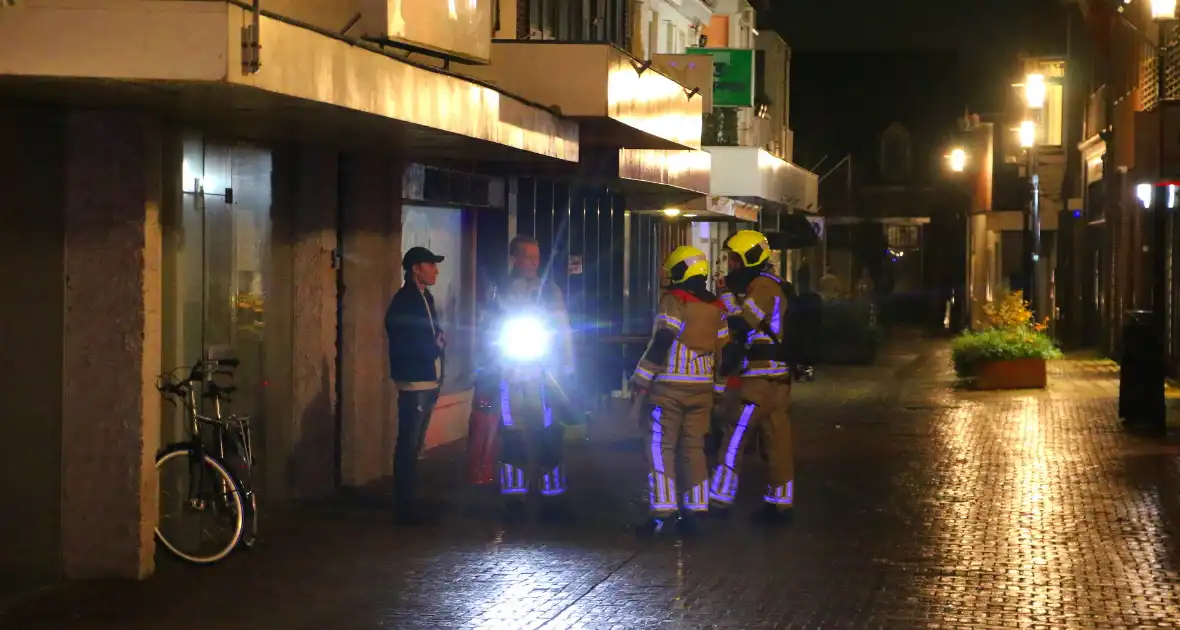 Problemen met elektriciteit zorgt voor brandweer inzet - Foto 6