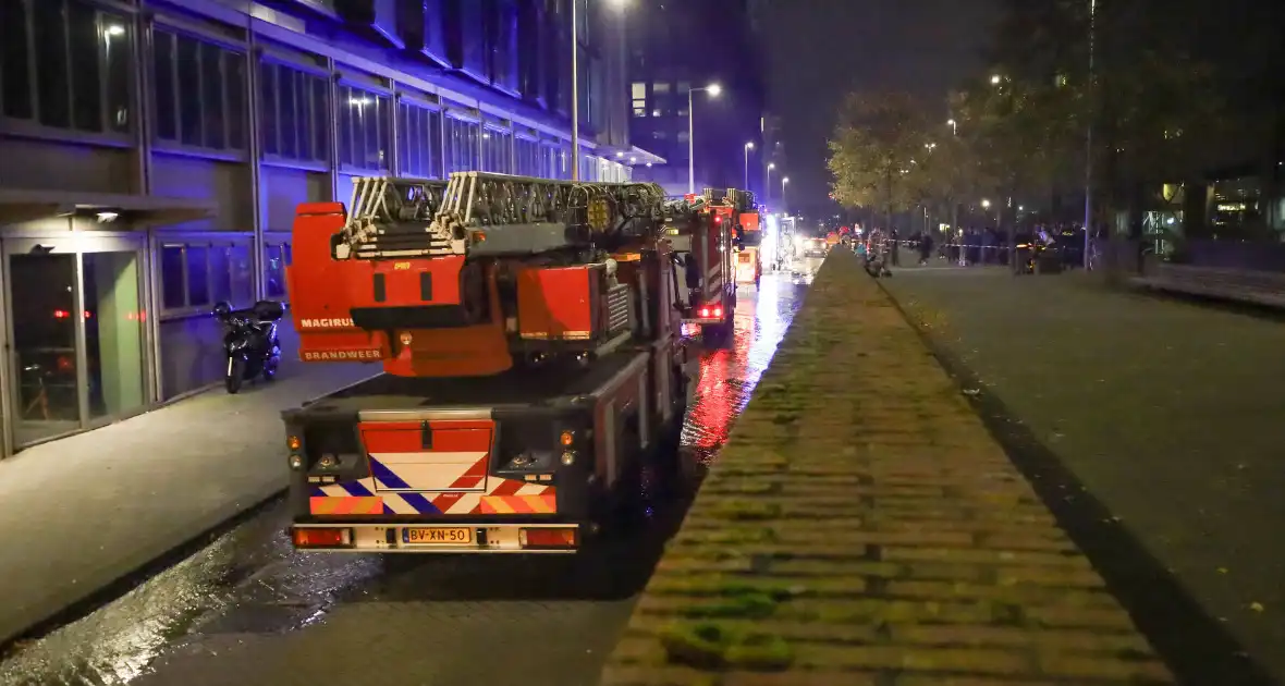 Bewoners op straat door grote brand in appartement - Foto 3