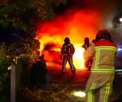 Twee voertuigen door brand verwoest op parkeerplaats